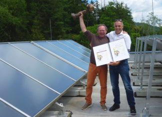 Weitere Abzeichen für die Jugendgruppe des Roten Kreuz