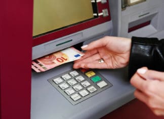 Eingangstür zur Weissenseer Bank gewaltsam aufgebrochen