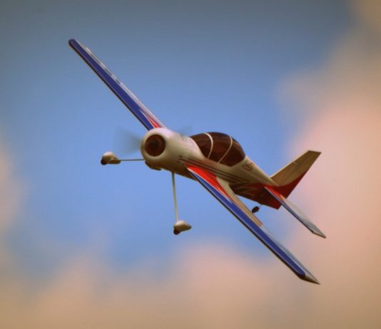 69- jähriger von Modellflugzeug schwer verletzt