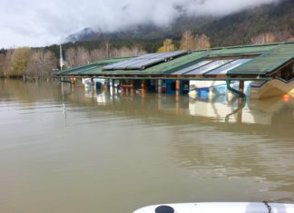 Strandbad unter Wasser