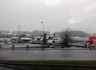 Der erste Schneefall im diesjährigen Herbst