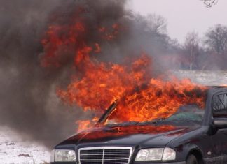 Fahrzeug ausgebrannt