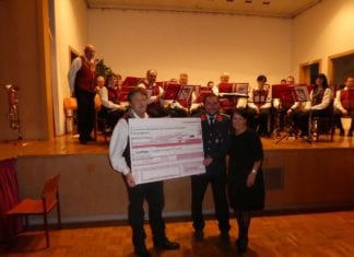 Spendenübergabe an Hochwasseropfer