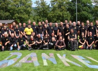 Biker helfen Kindern Gruppenfoto-Rollin-Toys