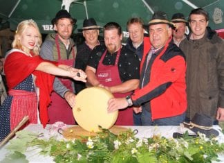 Offizieller Almkäseanschnitt 2019 auf der Achornacher Alm