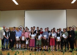 Facharbeiterbriefe für Stiegerhof-Absolventen