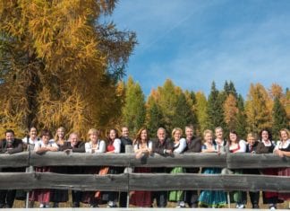 Singt`s und spielt`s auf