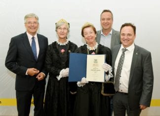 Landesauszeichnung für Frau Sibylle Seiwald als Dankeschön für ihre langjährige Tätigkeit