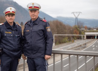 Polizisten verhinderten Sprung von Autobahnbrücke