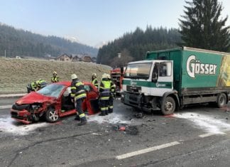 Verkehrsunfall mit LKW und PKW bei Postran