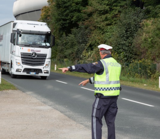 Schwerpunktkontrollen auf der A2 bei Arnoldstein: 141 Anzeigen wegen Verstößen gegen Lenk- und Ruhezeiten