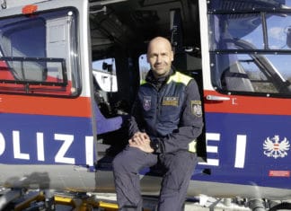 Ein Rettungsengel hebt ab