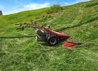 Motormäher samt hellblauer Plastikabdeckplane gestohlen