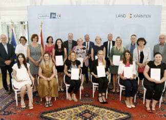 Diplome an Kleinkinderzieherinnen verliehen