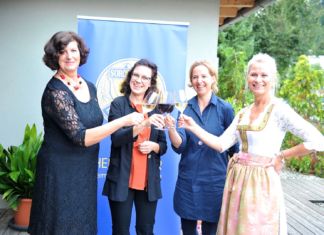 Ingrid Plozner begrüßt als neue Präsidentin zwei neue Mitglieder