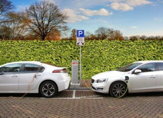 Standardisierte Bergung von brennenden E-Fahrzeugen