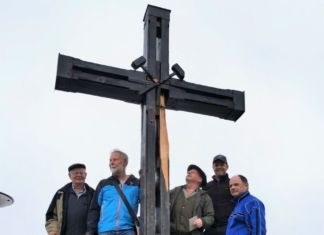 Die Bleiberger Knappen und ihr Gipfelkreuz – lebendige Geschichte des Zusammenhalts!