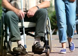 Besuche in Pflegeheimen weiterhin verboten