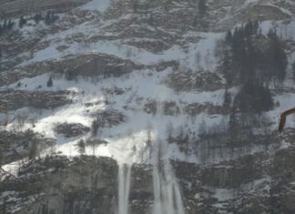 Sieben Meter hohe Lawine verlegte Plöckenpass Straße