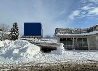 Bank-Dach brach unter Schneelast zusammen, “DRIVE IN” aktuell außer Betrieb!