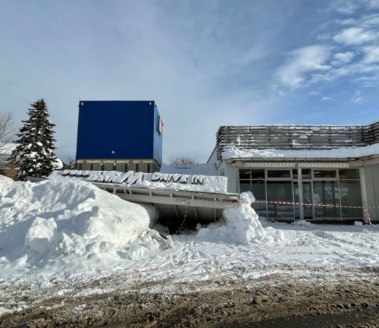 Bank-Dach brach unter Schneelast zusammen, “DRIVE IN” aktuell außer Betrieb!