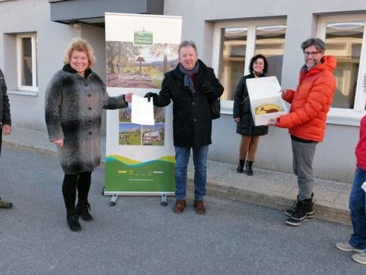 Naturpark Dobratsch-Team bedankt sich bei Arnoldsteiner Bürgermeister