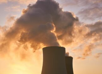 Risiko schwerer Atomunfälle durch den Betrieb veralteter Reaktoren steigt deutlich an