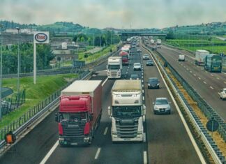 Karambolage auf der A10: Mehrere Fahrzeuge in Unfall verwickelt
