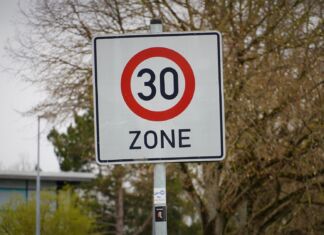 In Spanien gilt ab morgen landesweit im Ortsgebiet fast flächendeckend Tempo 30