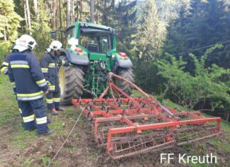 Feuerwehreinsatz: Traktor drohte abzustürzen