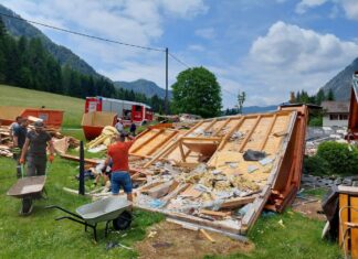 “WIR HELFEN ZUSAMMEN”