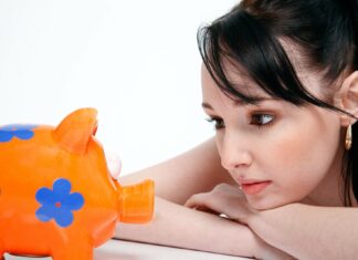 Verspätete Auszahlungen der Familienbeihilfe durch Finanzamt wird zum Problem für Mütter