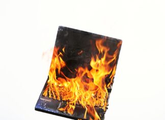 Aus bislang ungeklärter Ursache kam es zum Brand eines Notebooks!