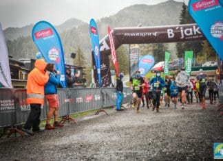 Vertikal: Trailrunner stürmen 500 Höhenmeter vom Nassfeldpass zum Gipfelkreuz