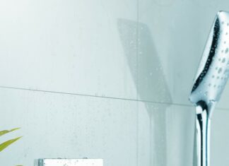 Wie reinigt man eine Duscharmatur mit Hausmitteln?