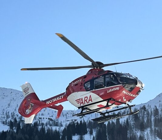 Rettungshubschrauber ARA 3 im Einsatz: Kind (9) bei Schikollision schwer verletzt ARA-3