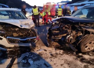 Schwerer Unfall: Frontalkollision forderte vier Verletzte