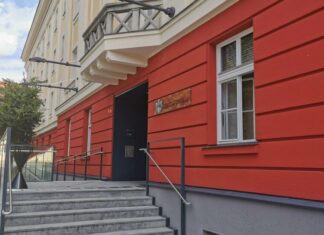 Grob fahrlässige Tötung: Nachbar mit Corona angesteckt?