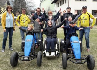 Spendenübergabe und Übergabe von zwei Gokarts von Radlwolf und Michi Kurz