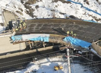 Unfall auf der Auffahrrampe: LKW Fahrer erlitt Verletzungen im Brustbereich