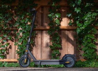 Mit E-Scooter gestürzt: Mann schwer am Kopf verletzt