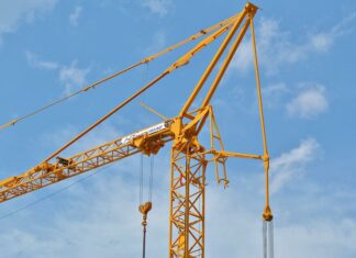 Arbeitsunfall: 51-jähriger verletzte sich bei Kranarbeiten