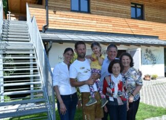 Eröffnungsfeier der Honigmanufaktur Kronhofer – Schräge Nächte für bunte Vögel