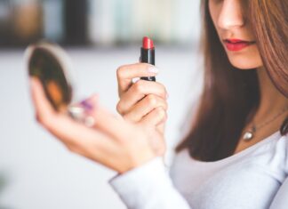 Make-up und Style im Sommer – immer frisch aussehen
