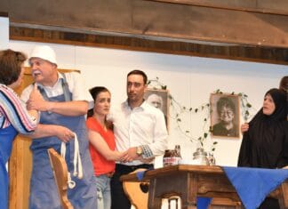 Die Theatervorstellung der Laienspielgruppe Tressdorf hat die Lachmuskeln der Besucher stark beansprucht!