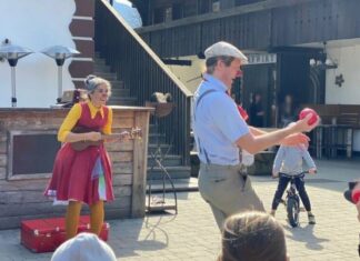 ROTE NASEN Clowndoctors besuchen geflüchtete Kinder und Erwachsene