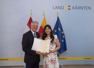 49 Neue Staatsbürgerinnen und Staatsbürger