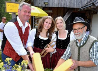 Offizieller Almkäseanschnitt 2022 auf der Eggeralm