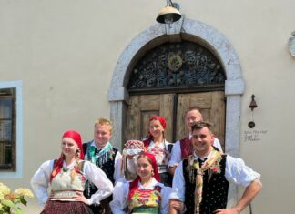 Ganz Nötsch in Tracht!