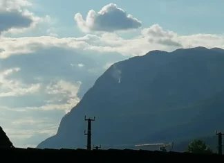 Brand am Dobratsch: Feuerwehr & Hubschrauber im Einsatz